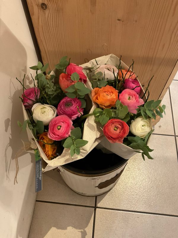 VINTAGE STRÜSSLI WOCHENANGEBOT / RANUNKELI MIX AND MATCH UND GRÜN