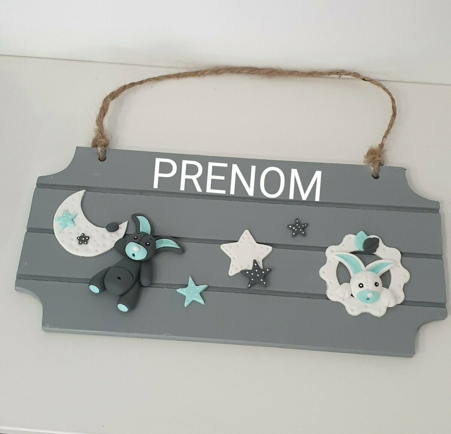 Plaque grise lapin suspendu