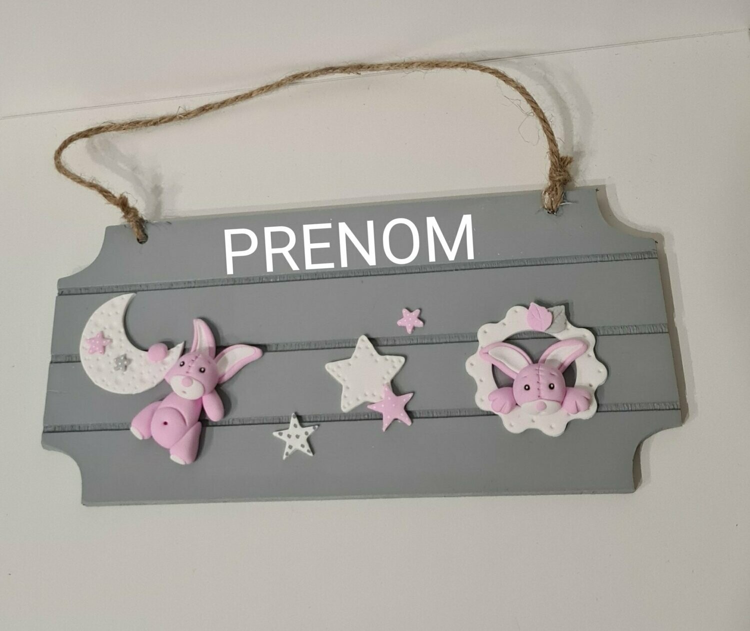 Plaque grise / rose lapin suspendu