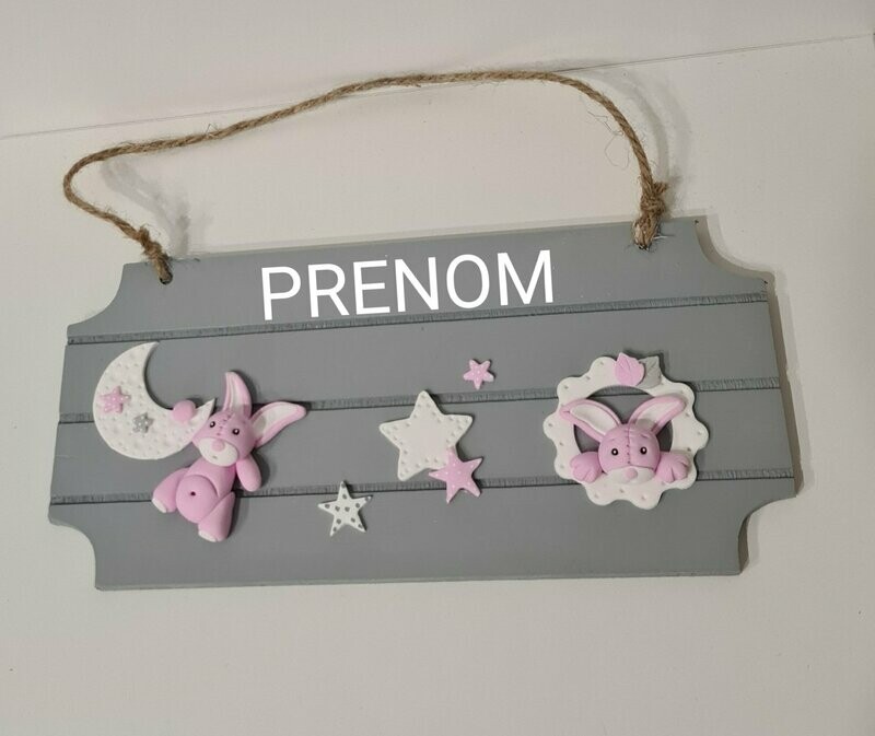 Plaque grise / rose lapin suspendu