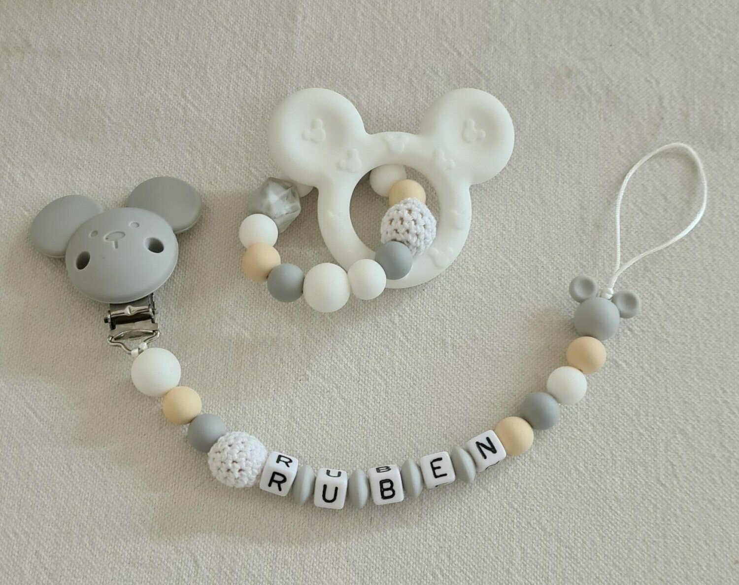 Ensemble Anneau de dentition + attache tétine assortie MICKEY gris blanc