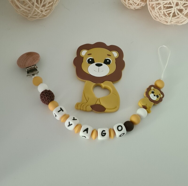 Ensemble Anneau de dentition + attache tétine assortie LION