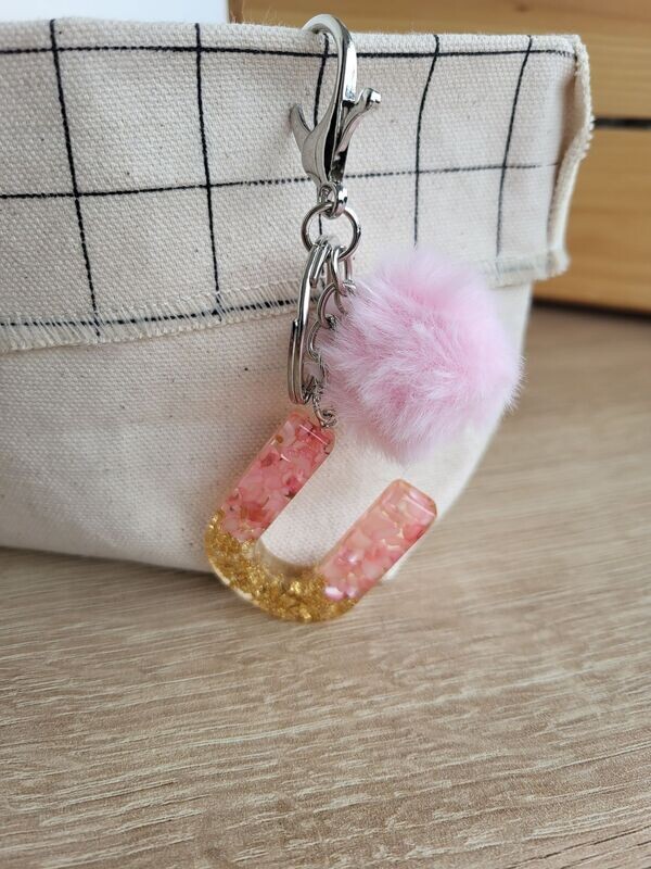 Porte-clés lettre U rose et or