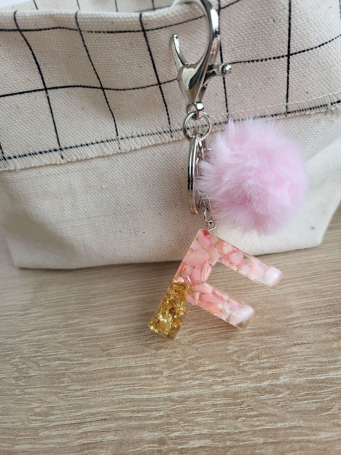 Porte-clés lettre F rose et or