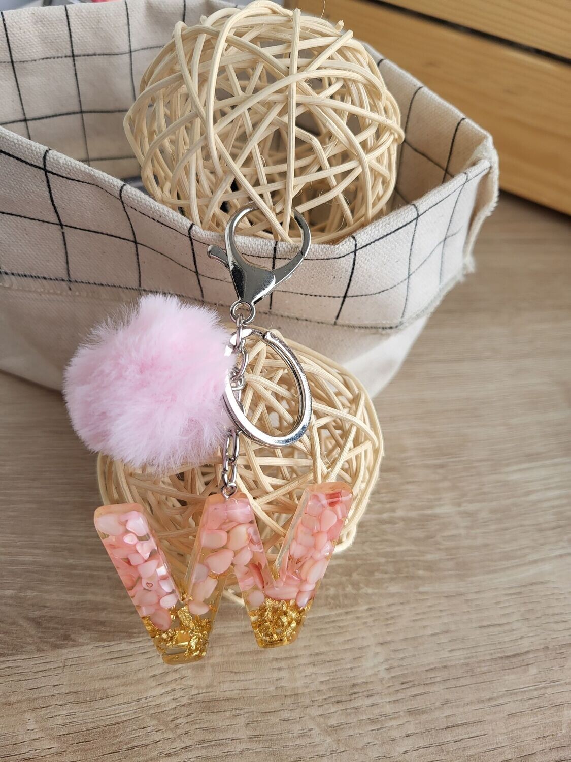 Porte-clés lettre W rose et or