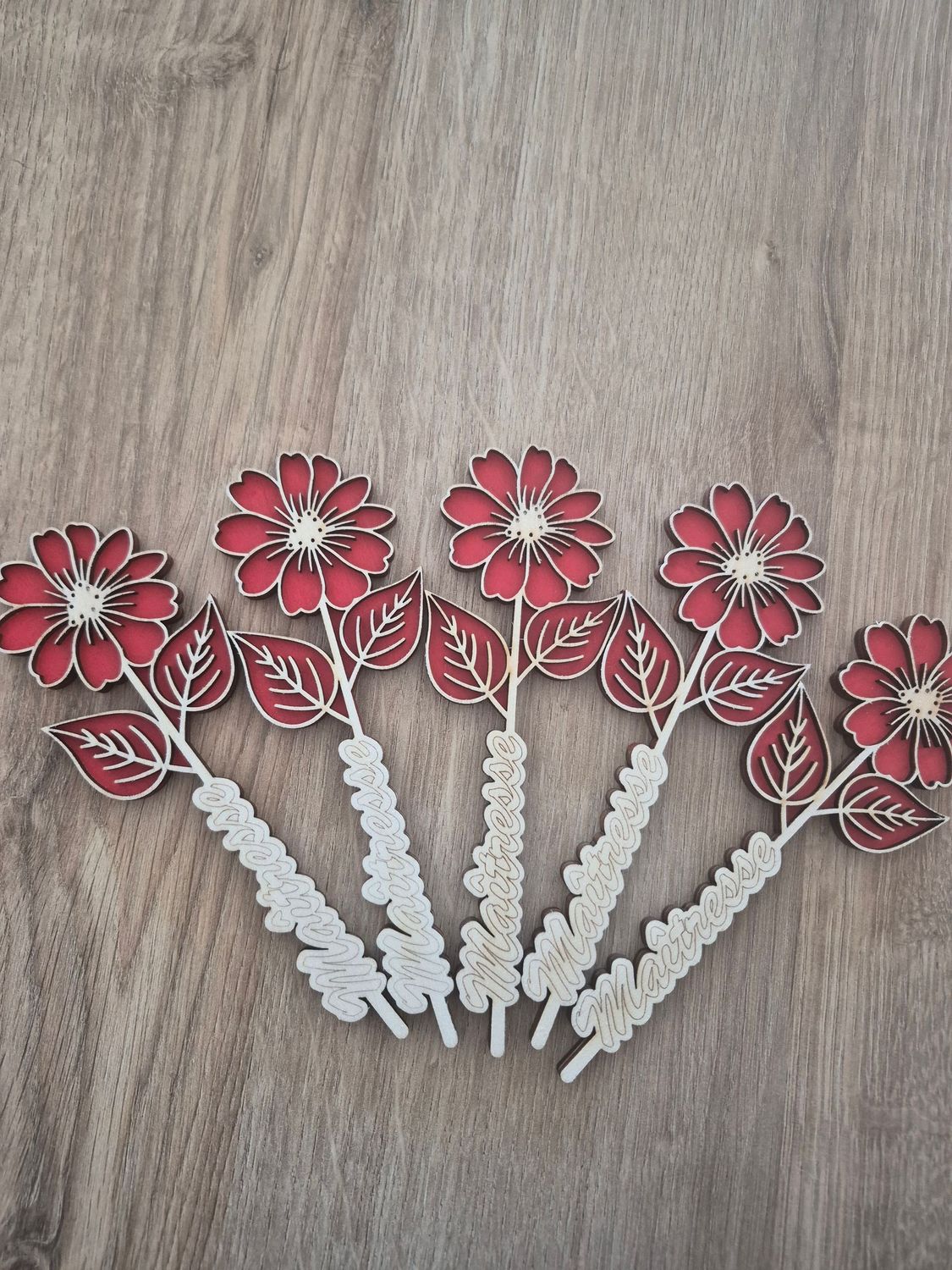 Fleurs 16 cm en bois MAITRESSE