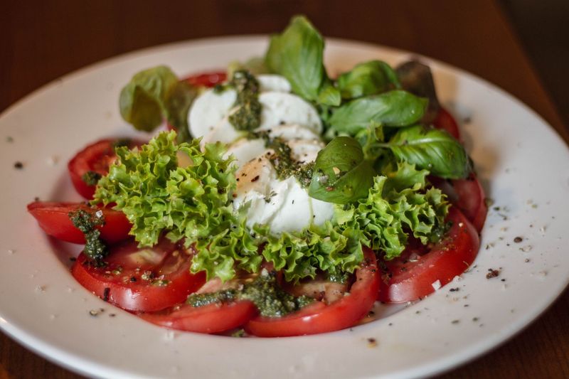 Tomate und Büffelmozzarella (vegetarisch)