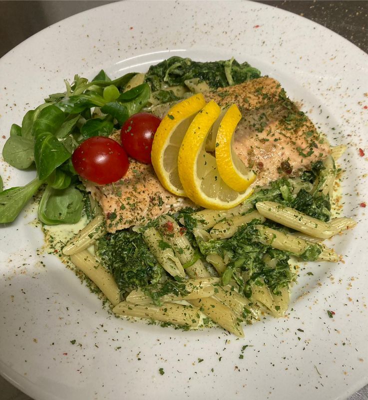 gebratenes Lachsfilet