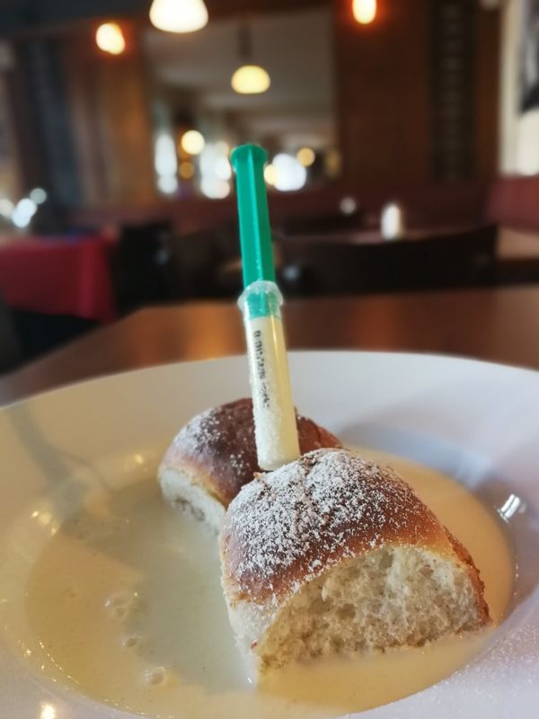 Radebeuler Buchteln mit Vanillesoße