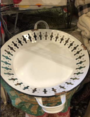 Round Trays w/ Cut Out Detail-small