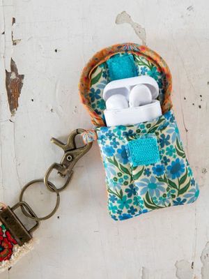 Ear Buds Garland Medallion Case