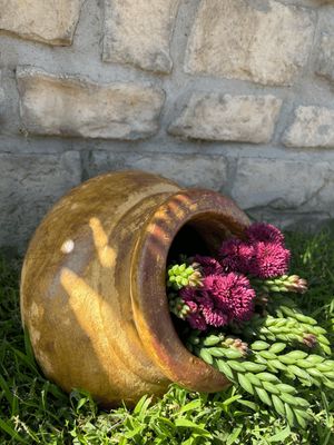 Clay Tilting Cuban Pot