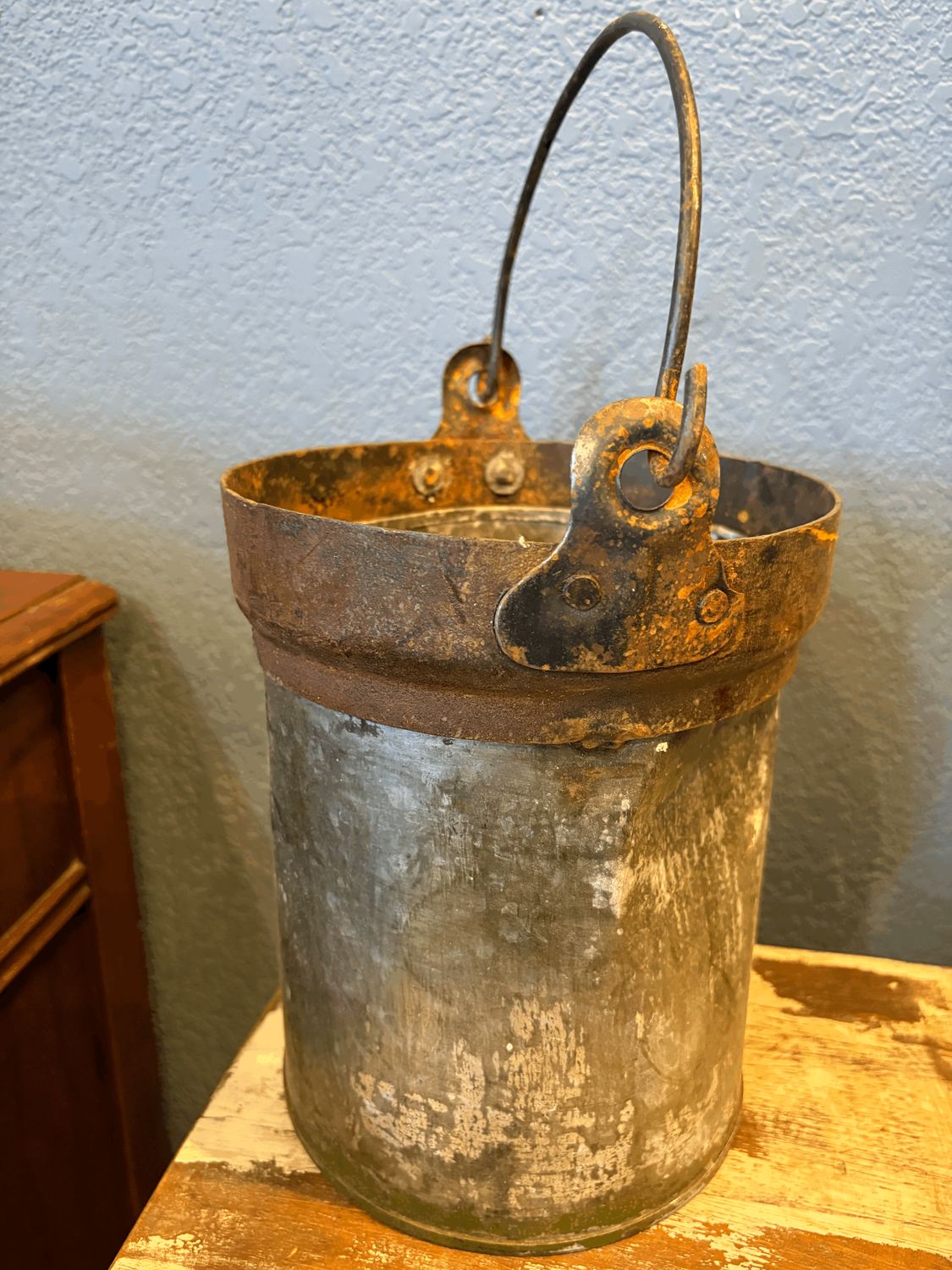 Round Metal Bucket with Handle