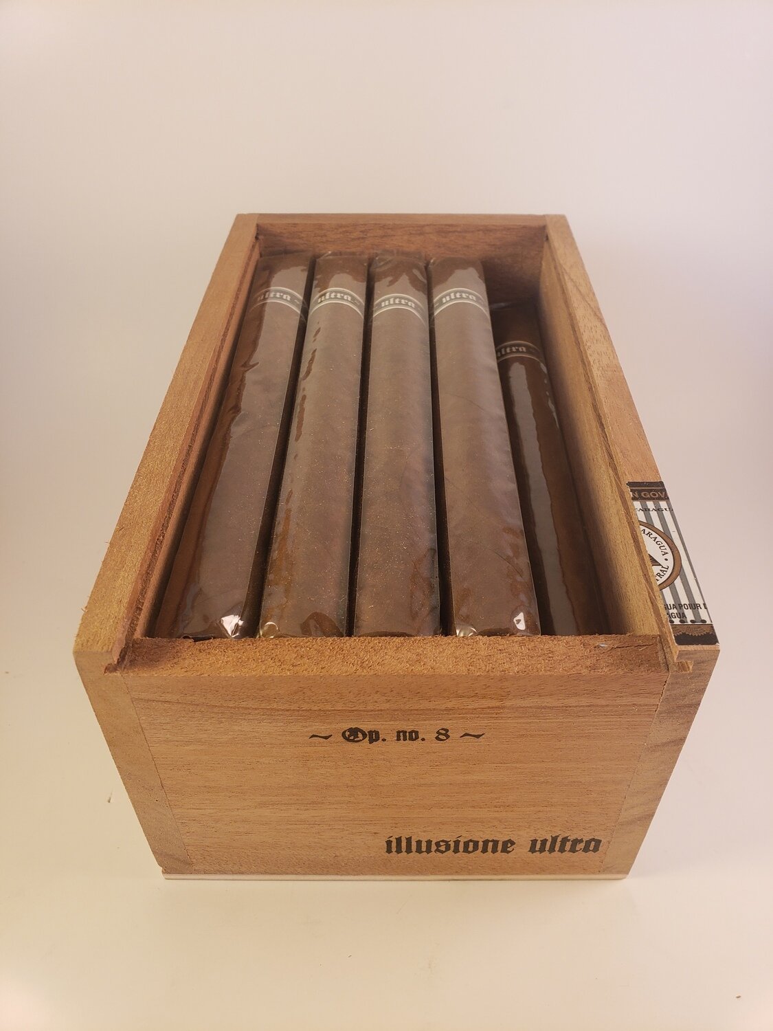 Illusione Ultra OP. No.4 Bench Pressed Robusto 4 3/4 x 48 Single Cigar