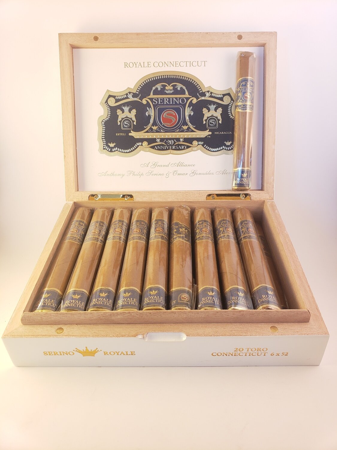 Serino Royale Connecticut Torpedo 6 1/8 x 52 Single Cigar