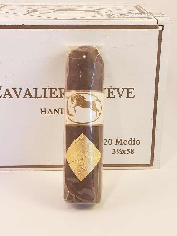 Cavalier Geneve White Series Medio 3 1/2 x 58 Single Cigar