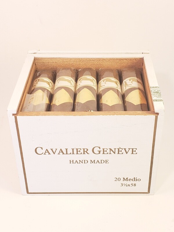 Cavalier Geneve White Series Medio 3 1/2 x 58 Single Cigar