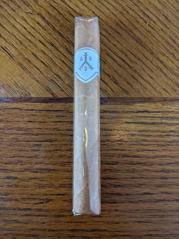 Adventura Royal Return Queens Pearls Toro 6 x 54 Single Cigar
