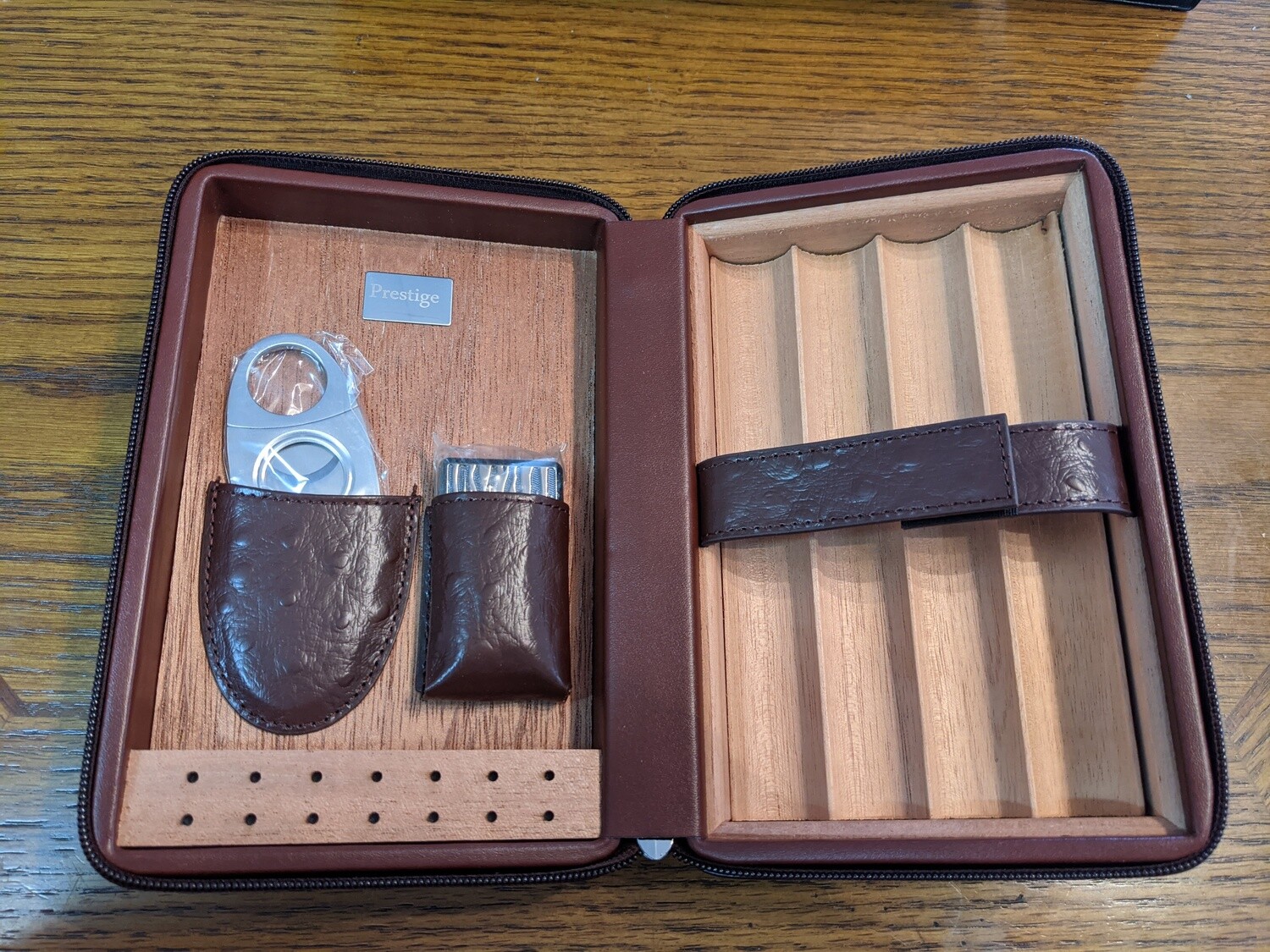 Manhattan Luxury Cigar Case With Accessories Brown