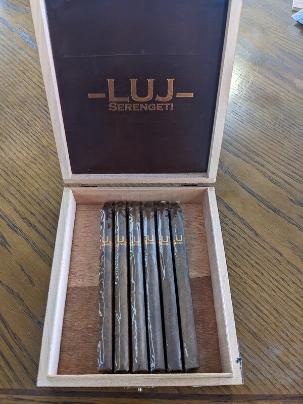 LUJ Serengetti Lancero Single Cigar Vintage LUJ Serengetti Lancero Single Cigar Vintage