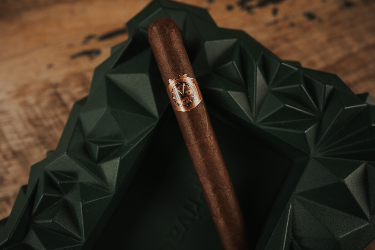 Watch Series AJ Fernandez Rose Gold AP by Privada LCA Plus Single Cigar