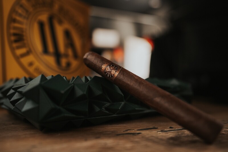 Watch Series AJ Fernandez Rose Gold AP by Privada LCA Plus Single Cigar