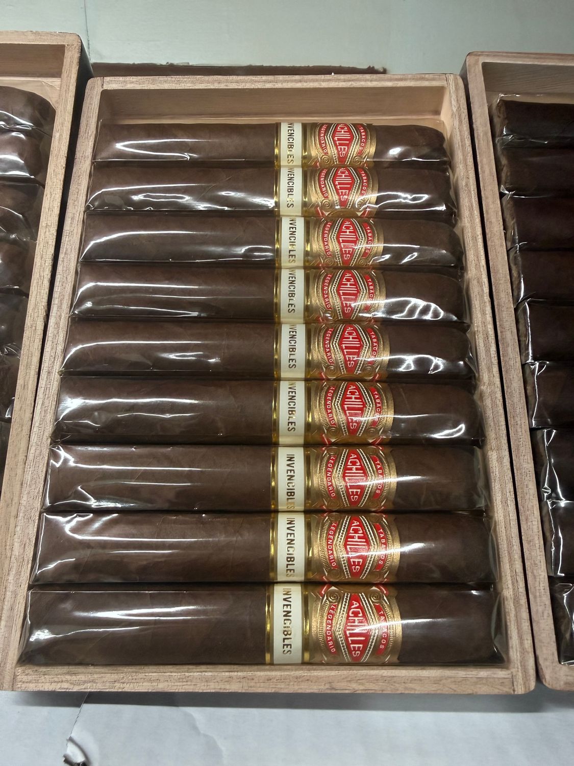 Curivari Achilles Invincible 4 (4 7/8 x 50) Single Cigar