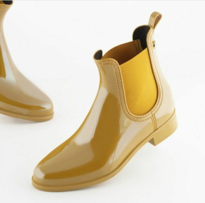 FOOTWEAR