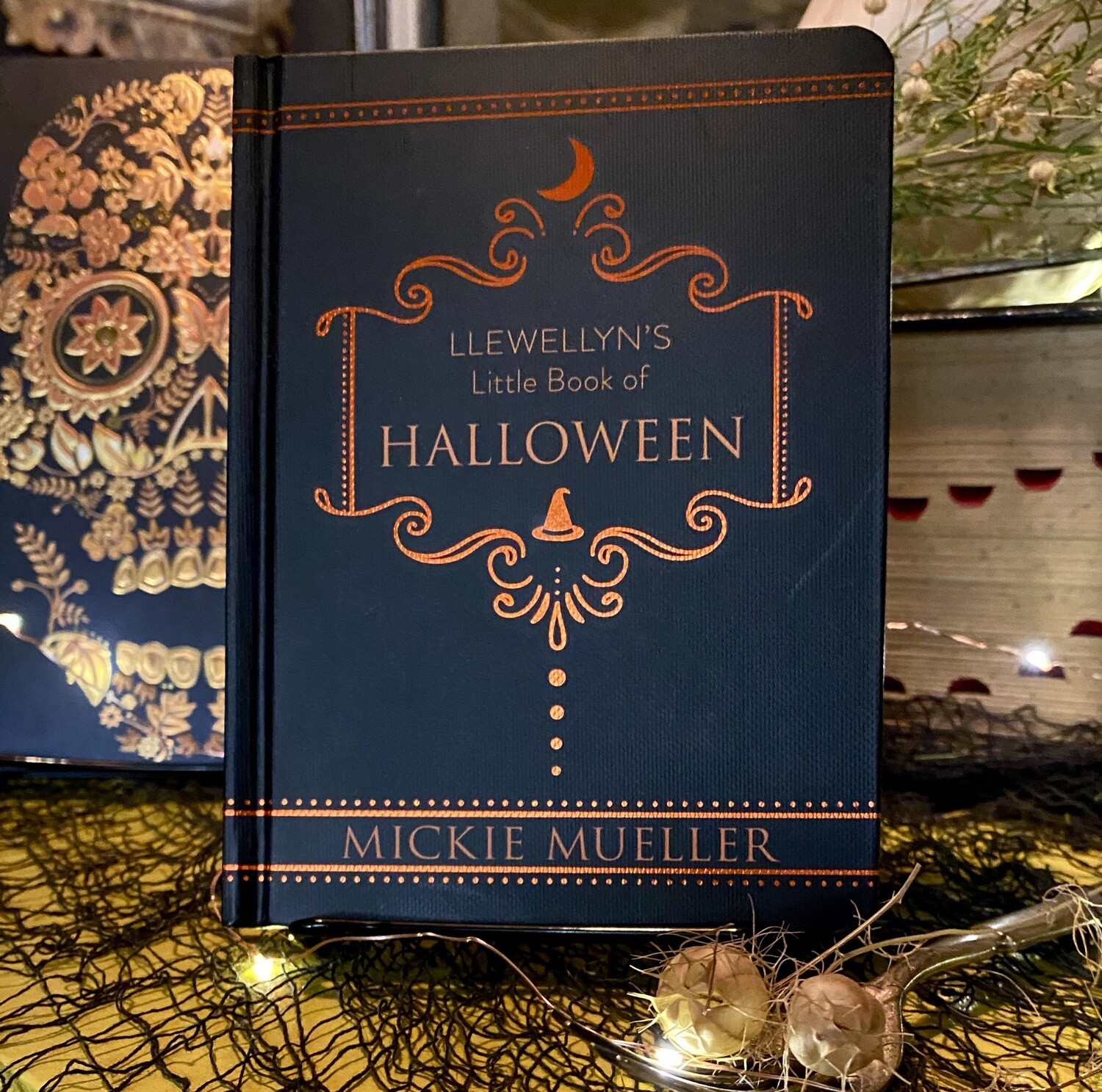 NEW - Llewellyn&#39;s Little Book of Halloween, Mueller, Mickie