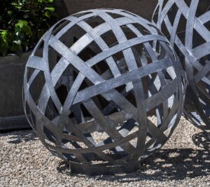 Garden zinc sphere