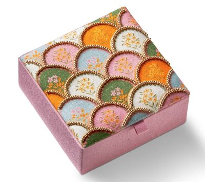 Scallop Embroidered Square Jewelry Ring Box Scallop Embroidered Square Jewelry Ring Box