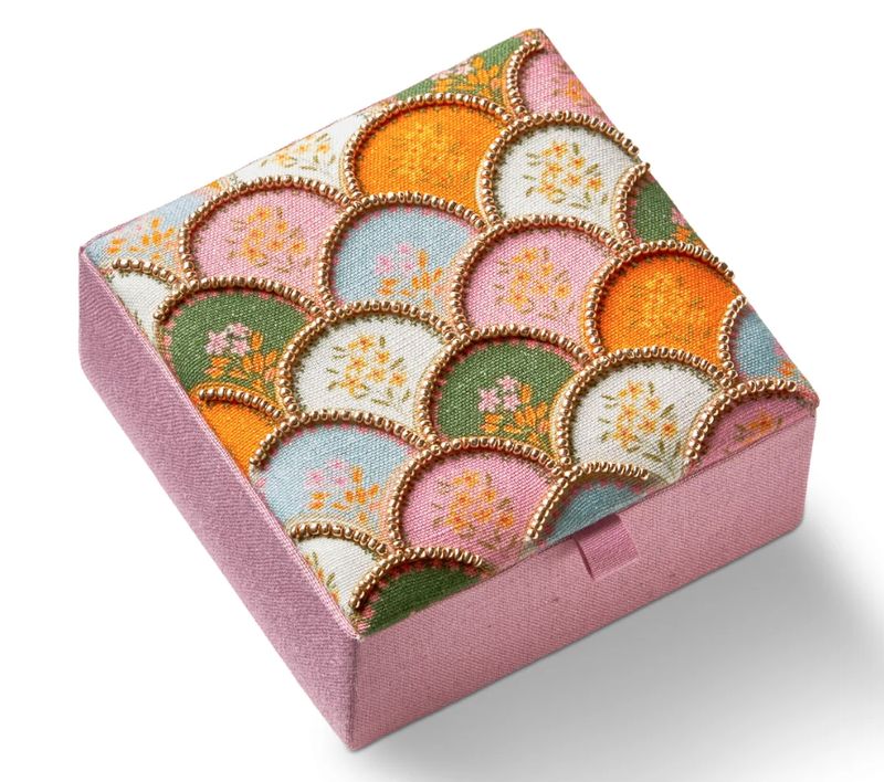 Scallop Embroidered Square Jewelry Ring Box