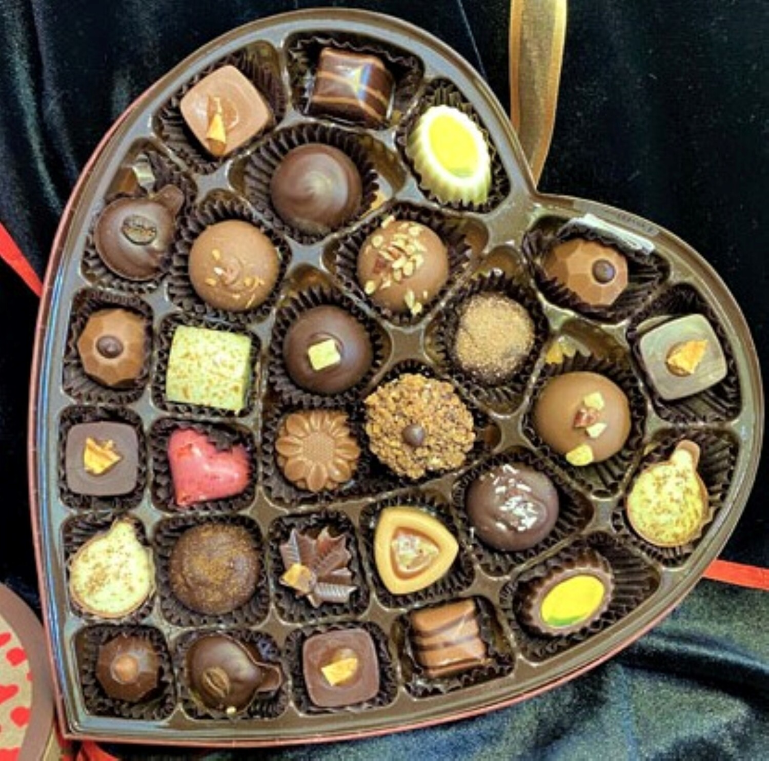 Chocolate Love Heart Box (29pc Grand Assortment)
