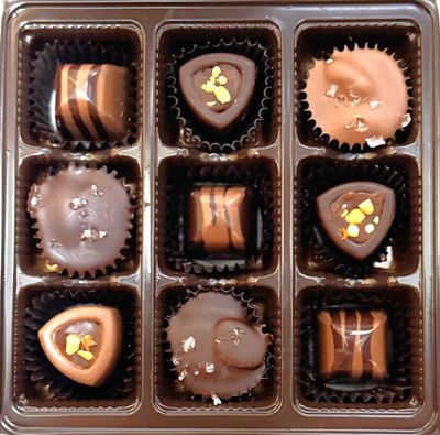 Beer & Peanuts Chocolate Assortment, Chocolate Type: DK MK Combo, Size: 9pc box