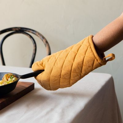 Danica Heirloom Stonewash Oven Mitt (Set of 2) - Ochre