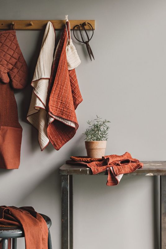 Danica Heirloom Stonewash Oven Mitt (Set of 2) - Cinnamon Stick