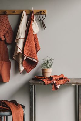 Danica Heirloom Stonewash Oven Mitt (Set of 2) - Cinnamon Stick