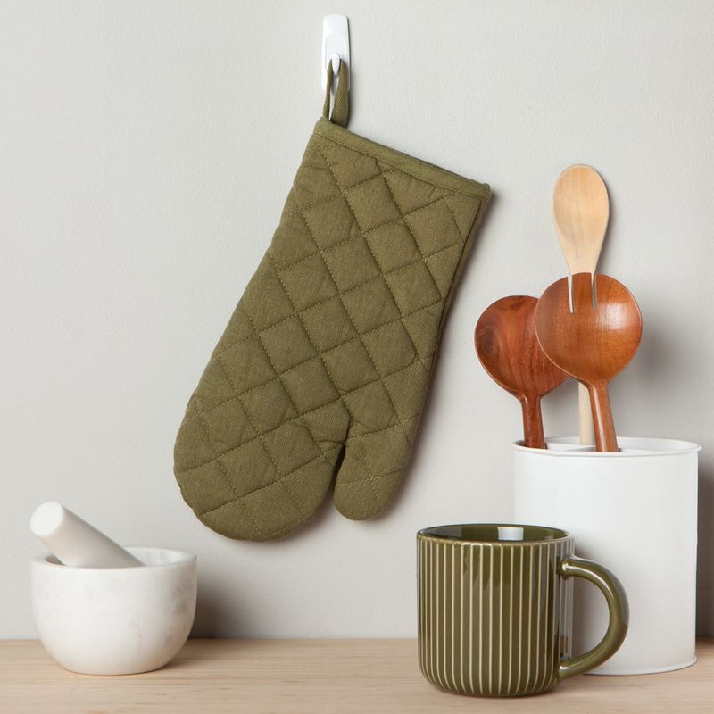 Danica Heirloom Stonewash Oven Mitt (Set of 2) - Olive Branch