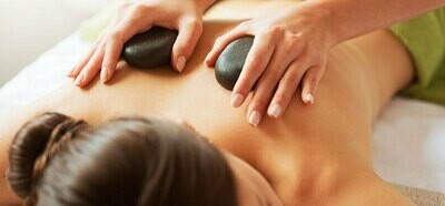 Massagem com Pedras Quentes