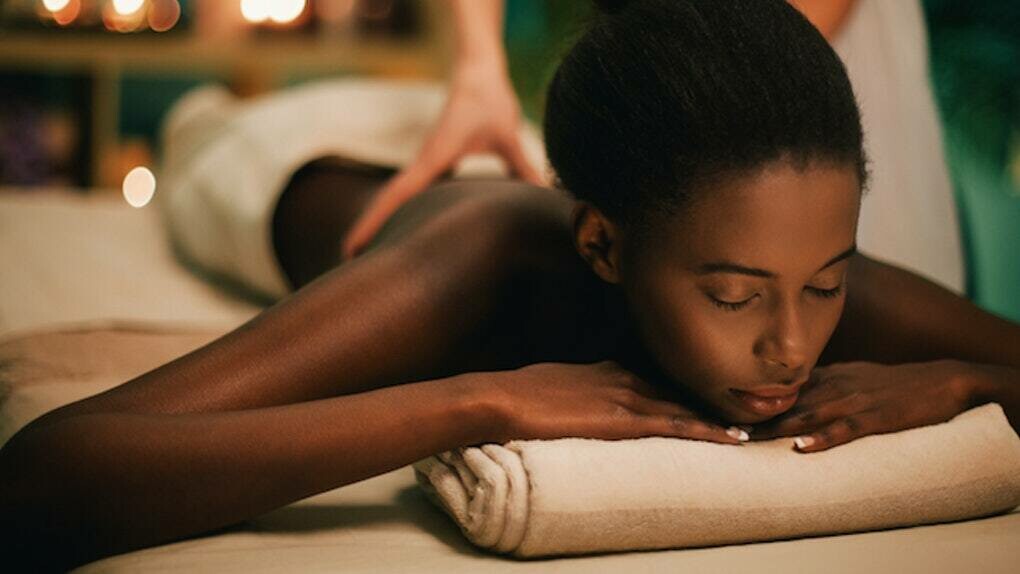 Massagem com Pedras Quentes