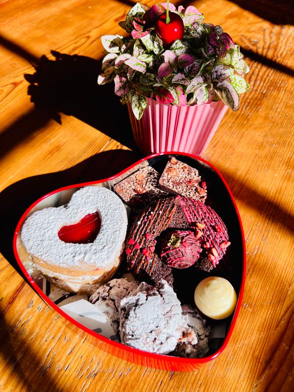 Melania's Gourmet Valentines Day Box