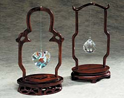 Loop Crystal Stringer Stand