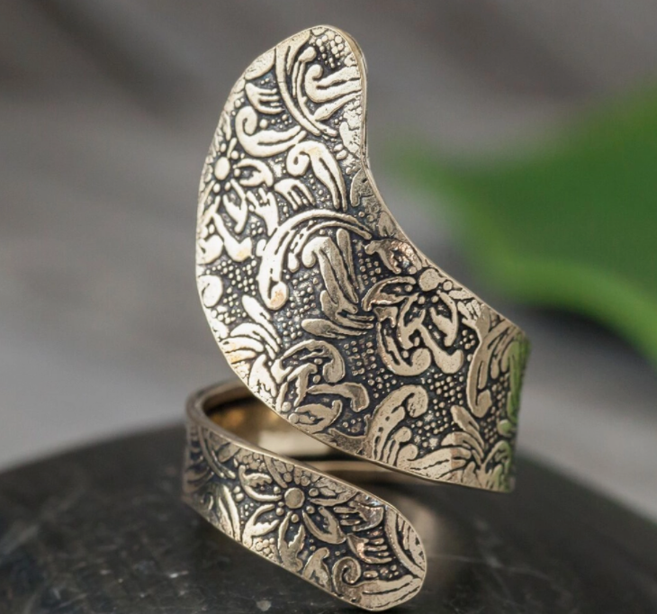 Adjustable Curved Brass Ring Wrap