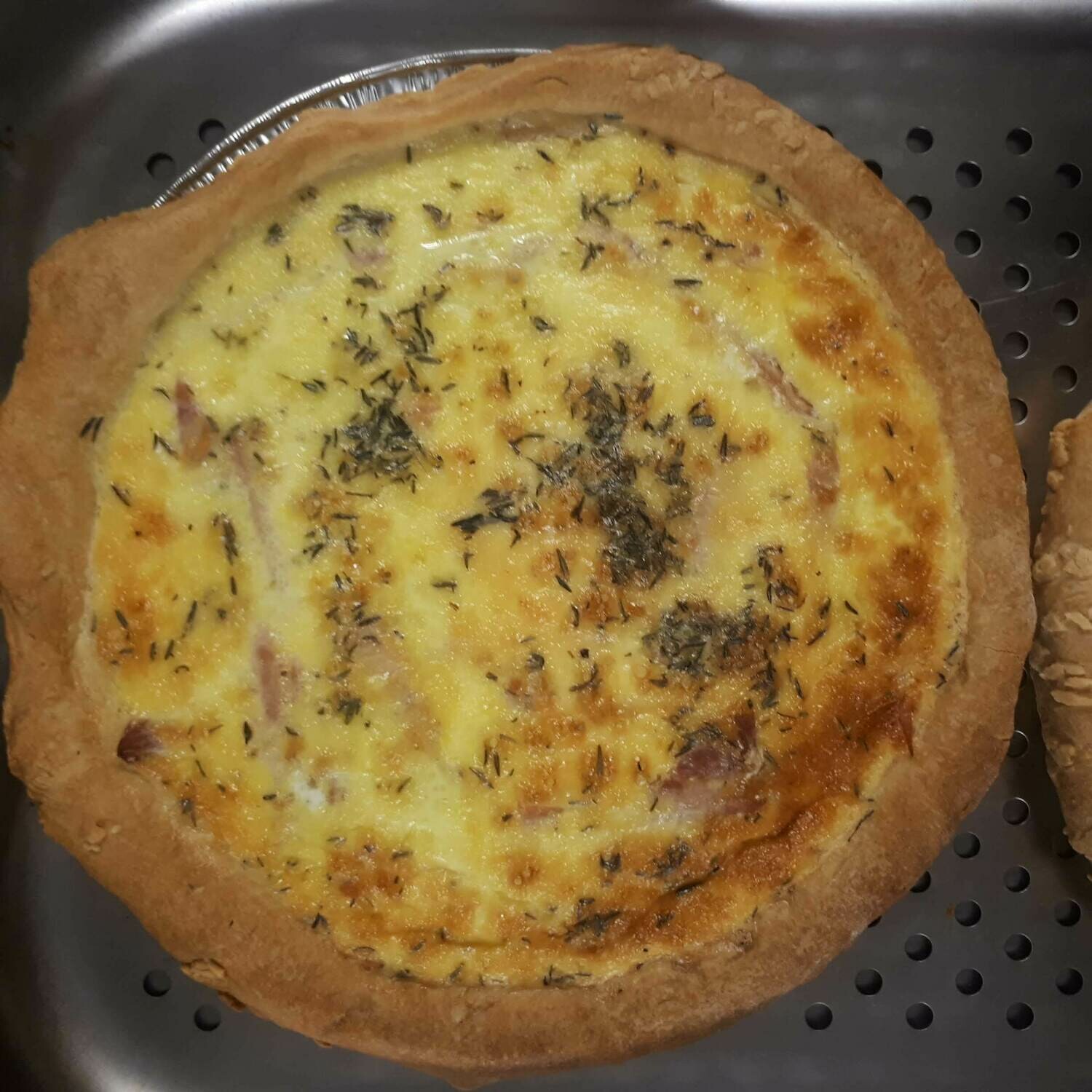 Benny&#39;s Ham on the Bone, Cheddar &amp; Thyme Quiche (For 4) Frozen
