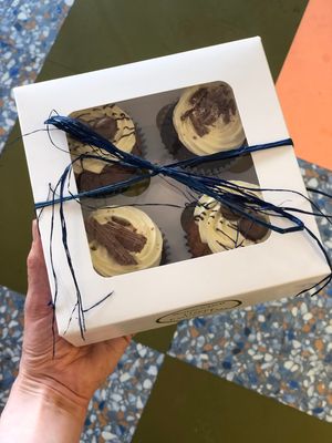 Benny's Father's Day Cupcake Box