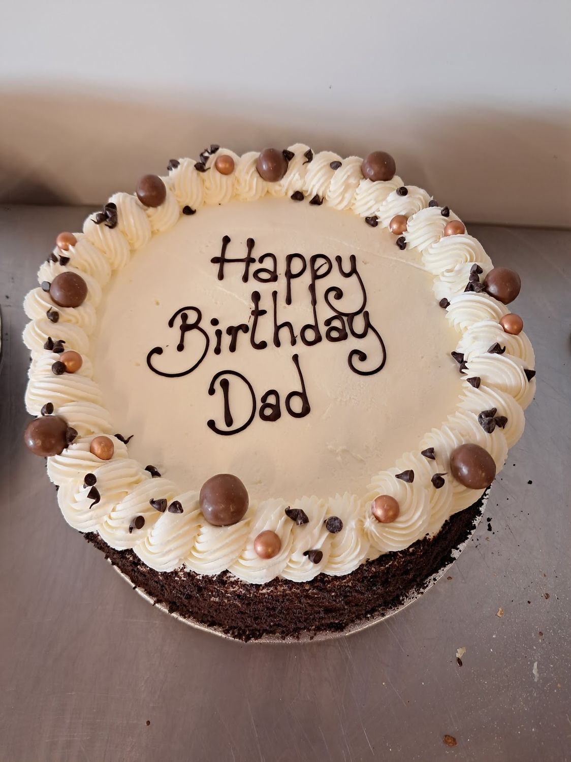 9" Butter Icing Birthday Cake (Collect after 1.30pm)