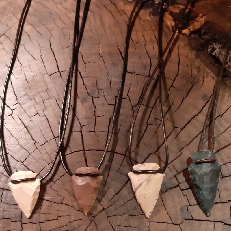 Pfeilspitze mit Echtleder Halsband