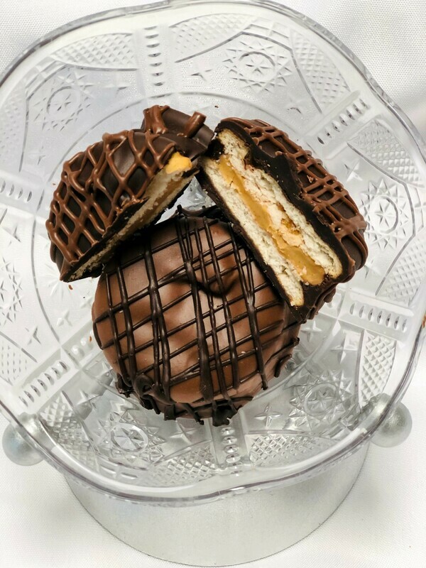 Chocolate Dipped Peanut Butter Ritz (4)