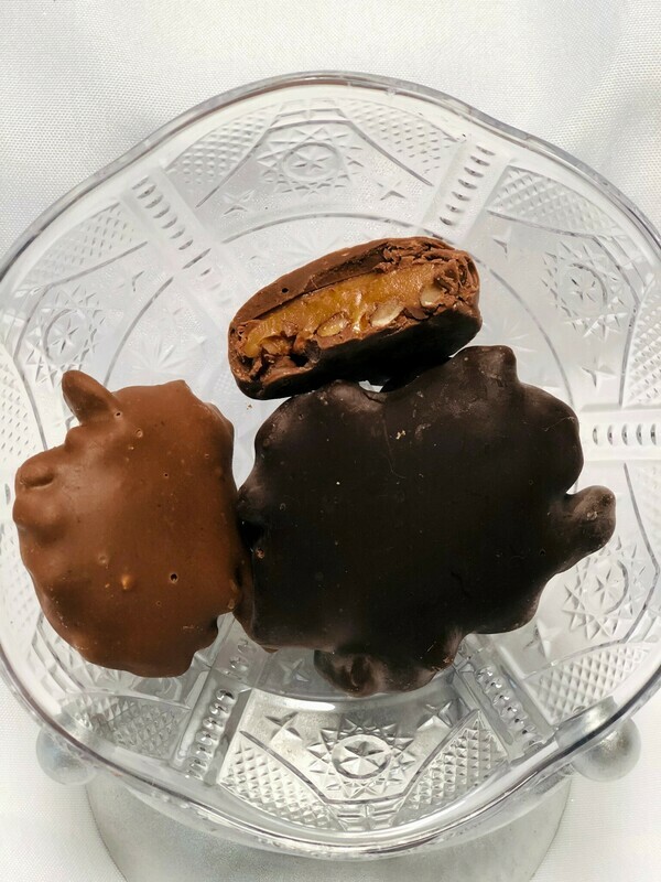 Mini Caramel Pecan Turtles (4)