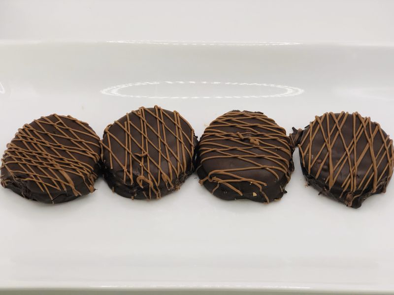 Chocolate Dipped Peanut Butter Ritz (4)